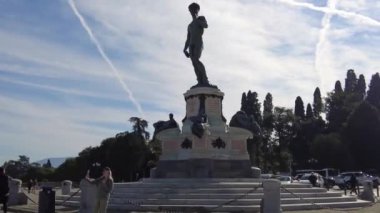 Florence, İtalya, 5 Kasım 2024: Piazzale Michelangelo, Anıt ve Hatıra.