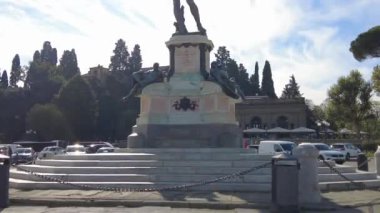 Florence, İtalya, 5 Kasım 2024: Piazzale Michelangelo, Anıt ve Hatıra.