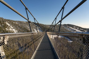 Sky Bridge 721, Aşağı Moravya, Çek Cumhuriyeti - 1 Aralık 2024: Dünyanın en uzun yaya asma köprüsü. Çek Cumhuriyeti 'nde Dağ tatil beldesi Dolni Morava.