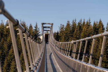 Sky Bridge 721, Aşağı Moravya, Çek Cumhuriyeti - 1 Aralık 2024: Dünyanın en uzun yaya asma köprüsü. Çek Cumhuriyeti 'nde Dağ tatil beldesi Dolni Morava.