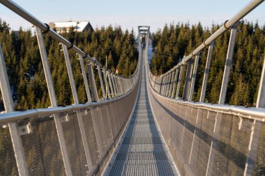 Sky Bridge 721, Aşağı Moravya, Çek Cumhuriyeti - 1 Aralık 2024: Dünyanın en uzun yaya asma köprüsü. Çek Cumhuriyeti 'nde Dağ tatil beldesi Dolni Morava.