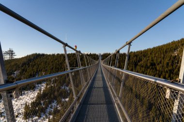 Sky Bridge 721, Aşağı Moravya, Çek Cumhuriyeti - 1 Aralık 2024: Dünyanın en uzun yaya asma köprüsü. Çek Cumhuriyeti 'nde Dağ tatil beldesi Dolni Morava.