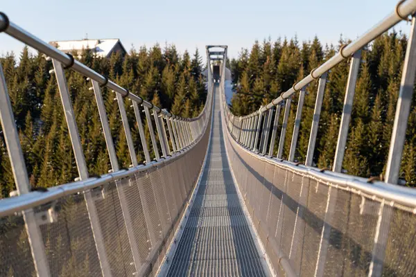 Sky Bridge 721, Aşağı Moravya, Çek Cumhuriyeti - 1 Aralık 2024: Dünyanın en uzun yaya asma köprüsü. Çek Cumhuriyeti 'nde Dağ tatil beldesi Dolni Morava.