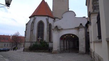 Telc, Çek Cumhuriyeti - 4 Ocak 2025: Şehir merkezinde şehir manzarası. Çek Cumhuriyeti 'nin tarihi kenti Telc' in şehir manzaraları. Resimli Rönesans ve Barok mimarisinin gösterimi