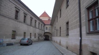 Telc, Çek Cumhuriyeti - 4 Ocak 2025: Şehir merkezinde şehir manzarası. Çek Cumhuriyeti 'nin tarihi kenti Telc' in şehir manzaraları. Resimli Rönesans ve Barok mimarisinin gösterimi