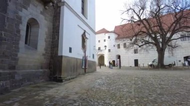 Trebic, Çek Cumhuriyeti - 4 Ocak 2025: Şehir manzarası. St. Procopius Bazilikası manzarası