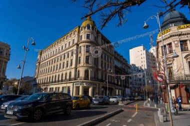 Bükreş, Romanya - 18 Ocak 2025: Calea Victoriei Caddesi manzarası. Araba trafiği.