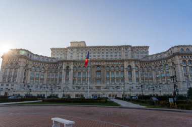 Bükreş, Romanya, 18 Ocak 2025: Parlamento binası manzarası. Parlamento Sarayı