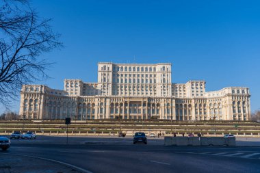 Bükreş, Romanya, 18 Ocak 2025: Parlamento binası manzarası. Parlamento Sarayı