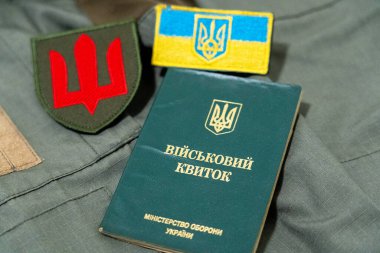 Ukrayna askeri kimliği ve Ukrayna ordusunun sembolü. Ukrayna 'nın bir askerinin belgeleri. Askeri Kimlik Ukrayna