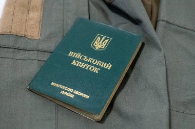 Ukrayna askeri kimliği ve Ukrayna ordusunun sembolü. Ukrayna 'nın bir askerinin belgeleri. Askeri Kimlik Ukrayna