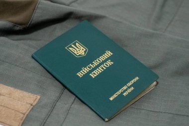 Ukrayna askeri kimliği ve Ukrayna ordusunun sembolü. Ukrayna 'nın bir askerinin belgeleri. Askeri Kimlik Ukrayna