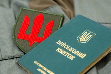 Ukrayna askeri kimliği ve Ukrayna ordusunun sembolü. Ukrayna 'nın bir askerinin belgeleri. Askeri Kimlik Ukrayna