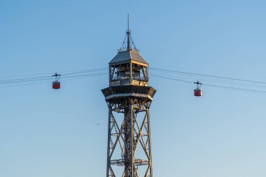 Barselona, İspanya - 3 Şubat 2025: Şehrin merkezi kısmının manzarası. Port Kablo Arabası Görünümü