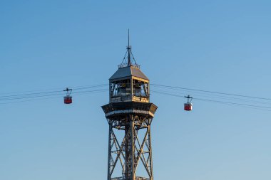 Barselona, İspanya - 3 Şubat 2025: Şehrin merkezi kısmının manzarası. Port Kablo Arabası Görünümü