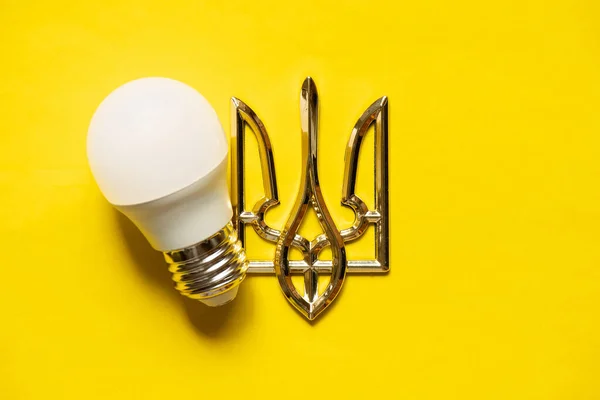 Led Lámpa Címer Ukrajna Sárga Alapon Ukrajna Fény Nélkül Energiaválság — Stock Fotó