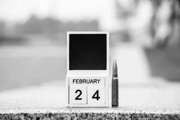 Calendário Madeira Com Data Fevereiro Primeiro Dia Guerra Ucrânia Uma — Fotografia de Stock