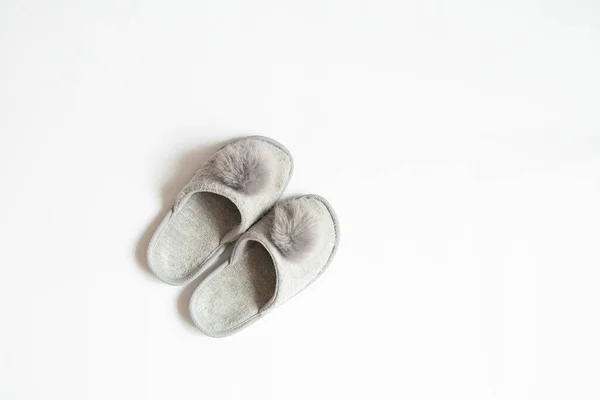 Zapatillas Mujer Grises Caseras Con Bubo Sobre Fondo Blanco Zapatos — Foto de Stock