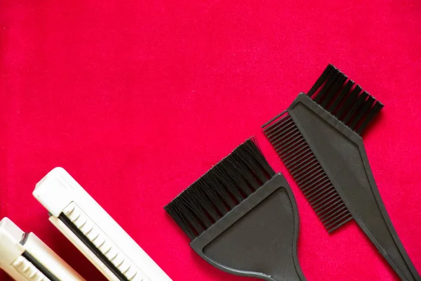 Brosses Noires Pour Teindre Les Cheveux Fer Friser Reposent Sur — Photo