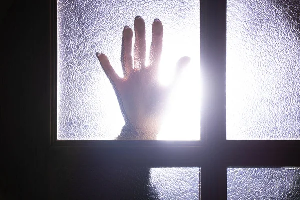 Las Manos Puerta Cristal Casa Oscuridad Como Una Sombra Miedo — Foto de Stock