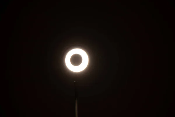 Круглый Гибкий Светодиодная Лампа Батарее Светит Темноте Свете Технологии Лампочка — стоковое фото