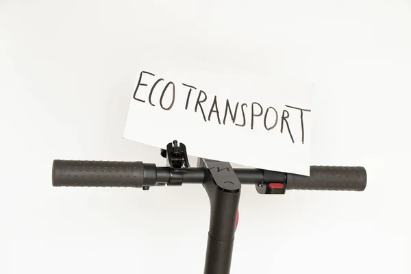 黑色电动车和白纸上的文字 白色背景下的生态交通 城市交通 — 图库照片