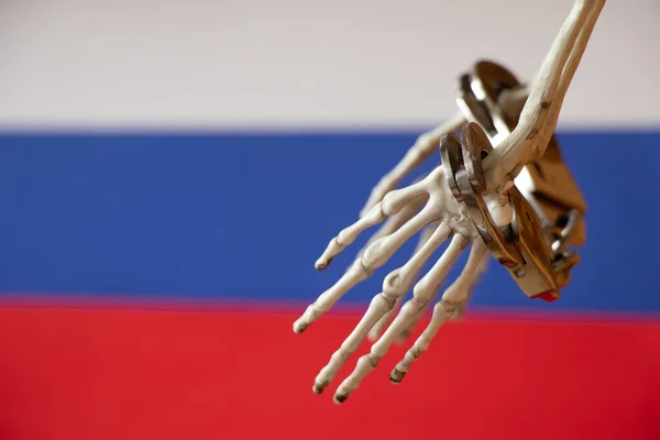 Скелетные Руки Наручниках Флагах России Закон — стоковое фото