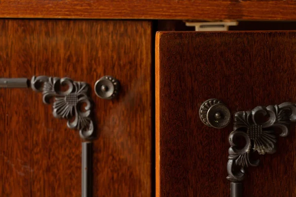 Старый Советский Лакированный Коричневый Шкаф Заднем Плане Прикроватные Двери — стоковое фото