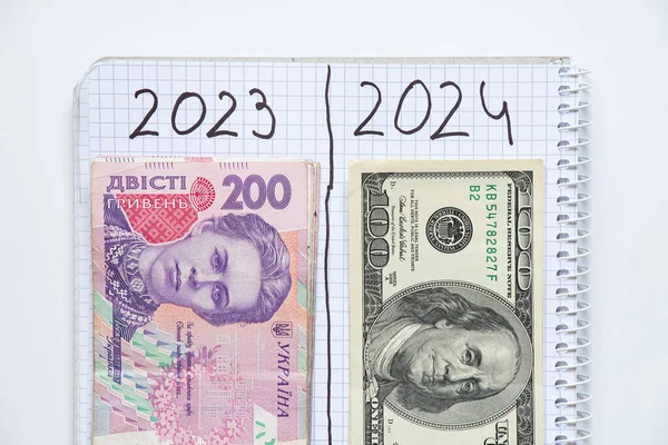 Defter, 2024 'ün ikinci yarısında 2023 ve 10 avro, yeni yılda kazanç ve başarı olmak üzere iki yarıya bölünmüştür.