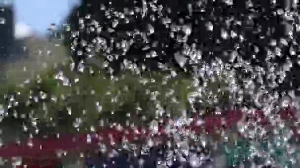 Stadtbrunnen Nahaufnahme Der Ukraine Sommertag Wassertropfen — Stockvideo