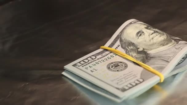 100美元钞票作为背景旋转成一个圆形的运动 — 图库视频影像