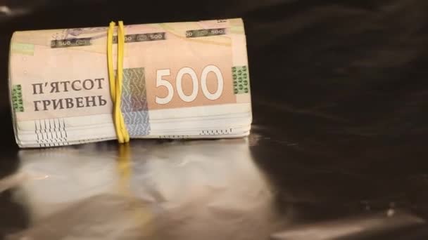 円形の動き ビジネス ファイナンスで回転する500のグリブニアの顔の価値を持つ紙幣 — ストック動画