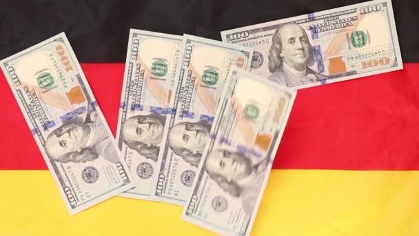 Notas Cem Dólares Caindo Bandeira Alemanha Negócios Finanças — Vídeo de Stock