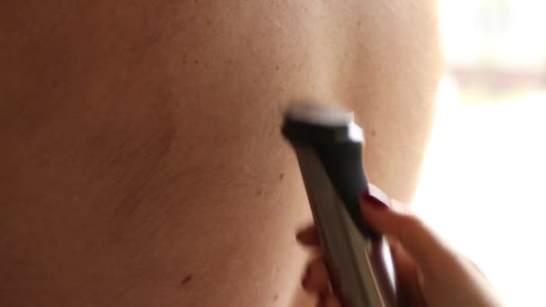 Girl Shaves Man Back Razor Home Video Clip