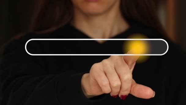 Żeńska Dłoń Wypełnia Wagę Ładunkową Żółtym Przyciskiem Przenosząc Ładowanie Pręta — Wideo stockowe