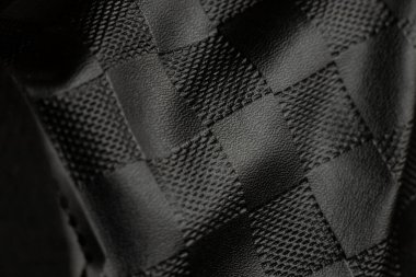 Siyah kareli sahte deri arka planda kırışıklıklar, siyah deri arka plan