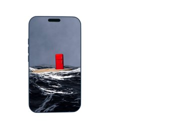 Okyanusta bir teknede yüzen kırmızı buzdolabı beyaz arka planda bir telefon ekranı, telefonda nakliye uygulaması, teslimat.