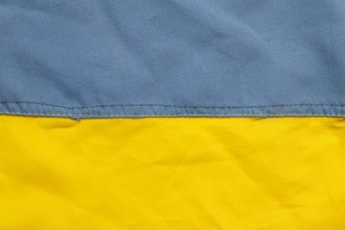 Ukrayna bayrağının dokusu görünür dikişli, yakın plan.
