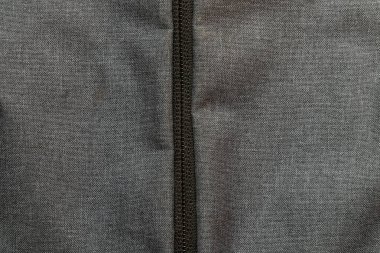 Fermuarlı gri kumaş çanta, sırt çantalı fermuarlı cep.