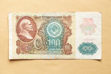 Vintage SSCB banknotu 100 ruble 1991 Lenin 'in portresi ve bir el sanatları geçmişinde arma, eski para