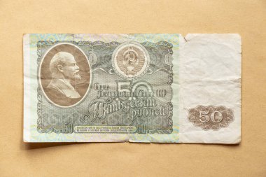 Vintage SSCB banknotu. 50 ruble 1992. Lenin 'in portresi ve arması bir zanaat geçmişinde, eski para.