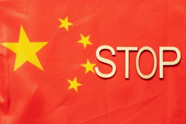 Çin bayrağı ve sözcüğü, uluslararası siyaset ve yaptırımların önünü kesiyor, protesto ediyor ve yasaklıyor.