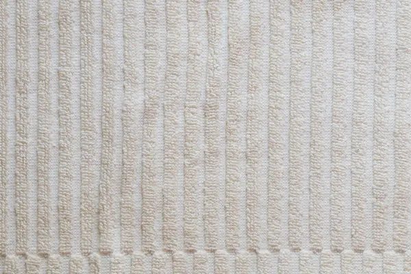 Arka plan olarak çizgili beyaz havlu, yakın plan, tüylü kumaş