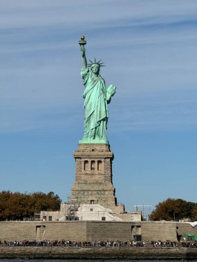 Özgürlük Anıtı. Dünya New York Şehri 'ni, Amerika Birleşik Devletleri' ni aydınlatan özgürlük