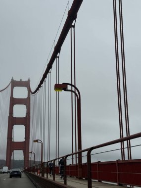 Seyahat, yol gezisi San Francisco 'daki Golden Gate Köprüsü üzerinden.