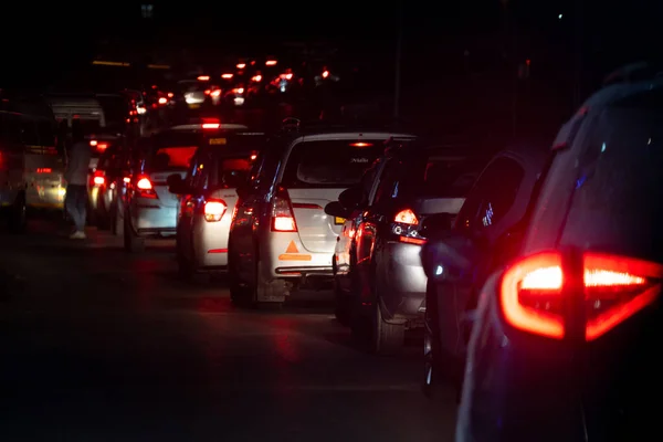 Nachtschot Van Auto Lichten Geplakt Voor Grote Afstand File Nachts Stockfoto