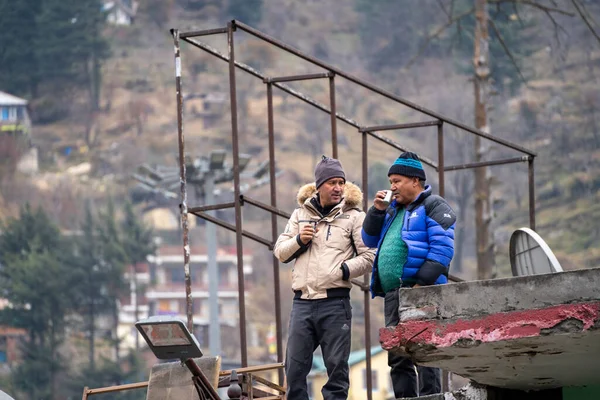 Manali Himachal Pradesh India 2023 올빼미 계원들 산등성 위에서 마시고 — 스톡 사진