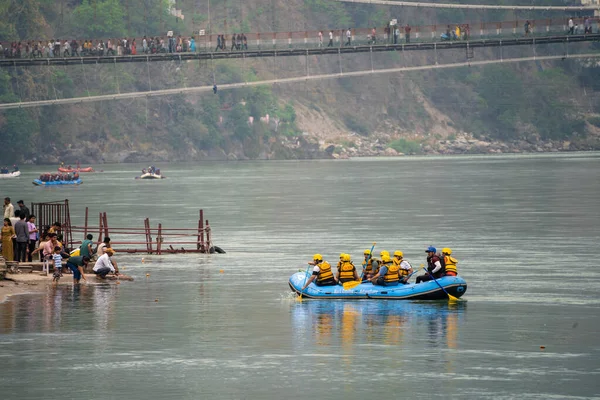 Rishikesh Haridwar Indie Cca 2023 Rodinní Přátelé Raftu Bílé Vodě — Stock fotografie