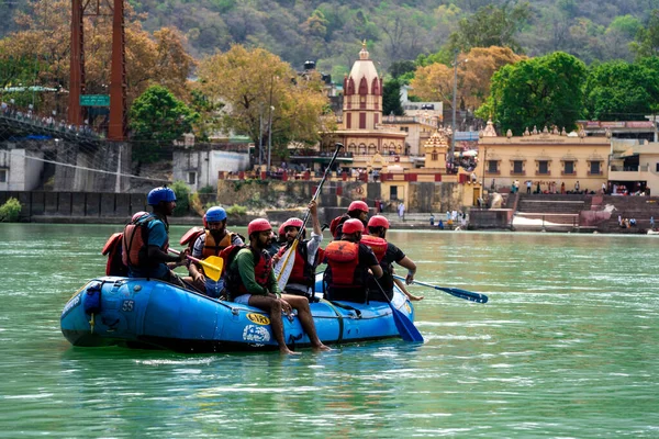 Rishikesh Haridwar Indie Cca 2023 Rodinní Přátelé Raftu Bílé Vodě — Stock fotografie