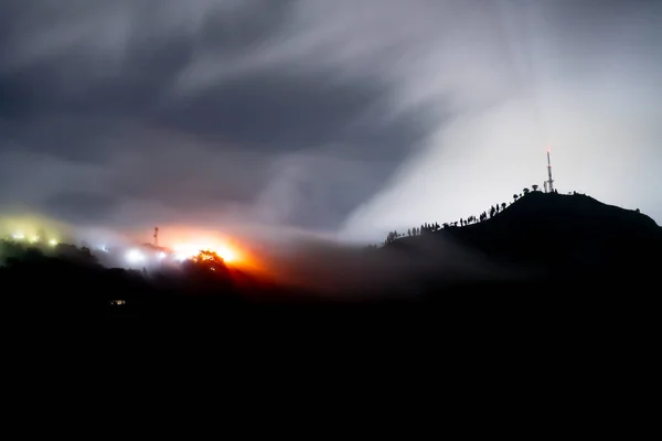 Noche Larga Exposición Disparo Mostrando Niebla Nubes Rodando Sobre Las — Foto de Stock